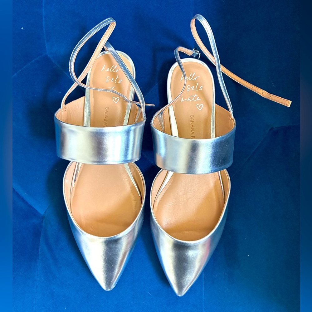 New in box Banana Republic silver flats size 7